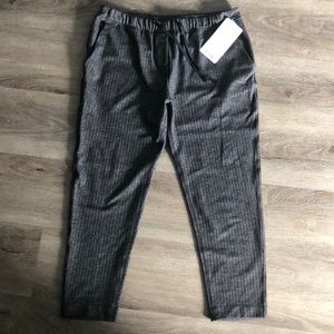 Size 12 lululemon jet crop slim